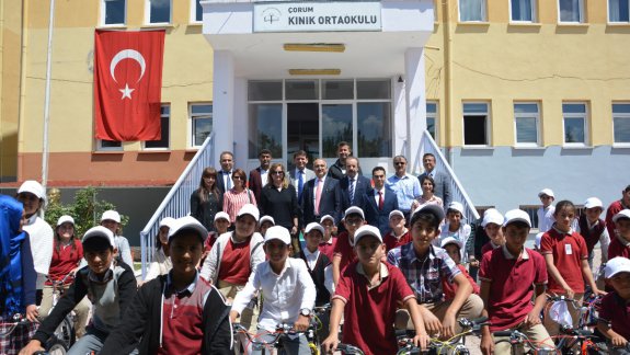 Halkbank tarafından Kınık İlkokulu/Ortaokulu Öğrencilerine 108 adet Bisiklet Dağıtıldı