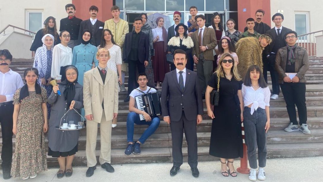 Mimar Sinan Anadolu Lisesi Öğrencilerinden Roman Kahramanları  Festivali 