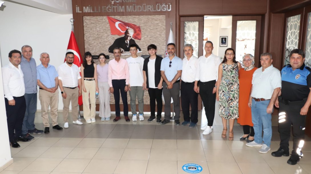 İl Milli Eğitim Müdürümüz, LGS Türkiye Birincilerini Ödüllendirdi