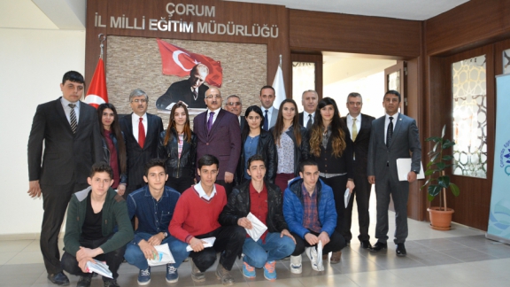 Badminton Türkiye Finalleri Şampiyon Takımı  İl Milli Eğitim Müdürümüz Sayın Seyit Ali BÜYÜK Tarafından Ödüllendirildi.