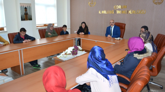 Osmancık İmam Hatip Ortaokulu Öğrencileri İl Milli Eğitim Müdürümüz Sayın Seyit Ali BÜYÜKü Makamında Ziyaret Ettiler