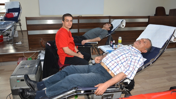 İl Milli Eğitim Müdürlüğümüz Personeli Kızılay Gönüllü Kan Bağışı Kampanyasına Destek Oldu.