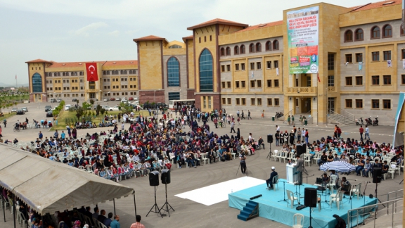 Çorum Belediyesi ve Prof. Dr. Hayreddin Karaman Anadolu İmam Hatip Lisesi Tarafından İmam Hatipler Günü Buluşması Yapıldı