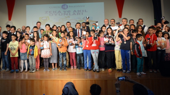 İlkokul ve Ortaokullar Arası 4. Dahi Beyinler Akıl Oyunları Projesi Turnuvaları Ödül Töreni İle Tamamlandı