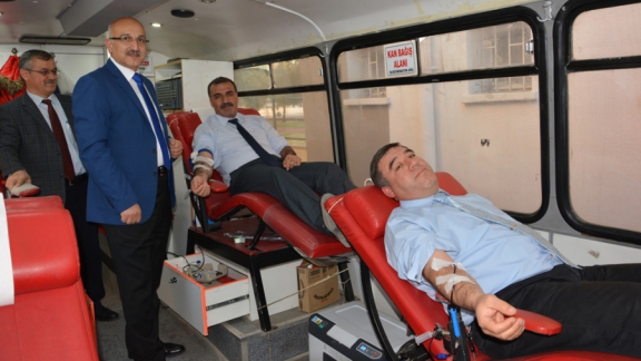 İl Milli Eğitim Müdürlüğümüz Personeli Kızılay Gönüllü Kan Bağışı Kampanyasına Destek Oldu.