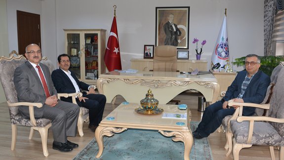İlahiyat Fakültesi Dekanı Sayın Prof Dr. Mehmet AZİMLİ İl Milli Eğitim Müdürümüz  Sayın Seyit  Ali BÜYÜKü ziyaret etti 