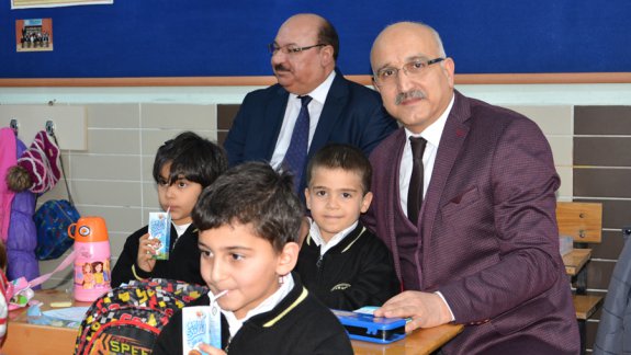 Dumlupınar İlkokulunda Okul Sütü Dağıtım Töreni Yapıldı