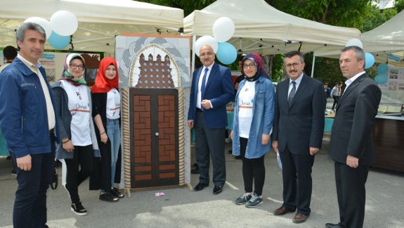 Şehit Erol Olçok Anadolu İmam Hatip Lisesi TÜBİTAK 4006 Bilim Fuarı Açıldı
