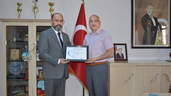 Cumhuriyet Anadolu Lisesi Öğretmeni Mustafa Burhan ESEN eTwinning Projesi ile Ulusal Kalite Etiketi Ödülü Aldı