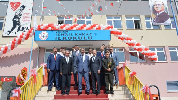 2017-2018 Eğitim Öğretim Yılı İsmail Kakaç İlkokulunda Düzenlenen Törenle Başladı.