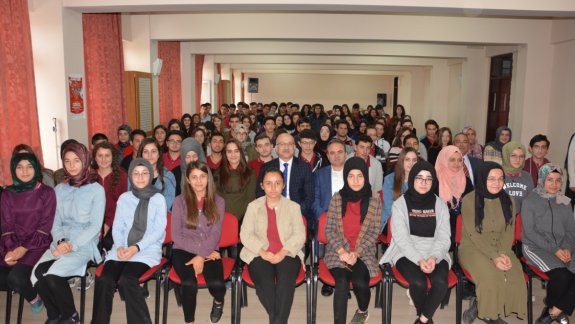 Mehmetçik Anadolu Lisesi Öğrencileri Ünlü Yazarların Kitaplarını  Müzakere Ettiler