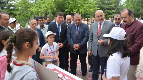 Kınık Ortaokulunun İlk Tübitak 4006 Bilim Fuarı Açıldı