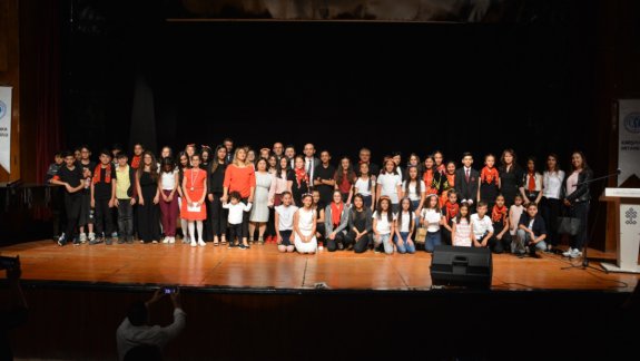 Karşıyaka Ortaokulu Yıl Sonu Programı Düzenledi 