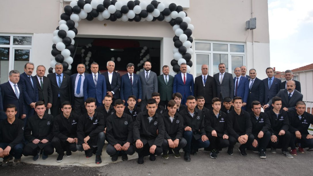 Şehit Emin Güner Mesleki ve Teknik Anadolu Lisesine Mercedes-Benz Laboratuvarı Açıldı