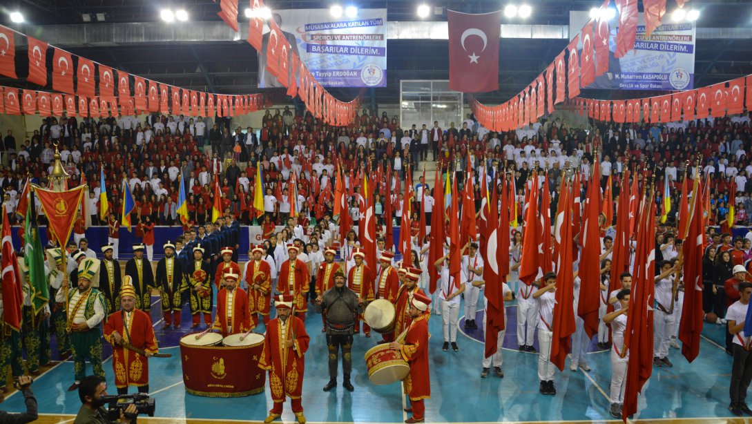 100. Yılında 19 Mayıs Atatürk'ü Anma Gençlik ve Spor Bayramı Programı Coşkuyla Kutlandı