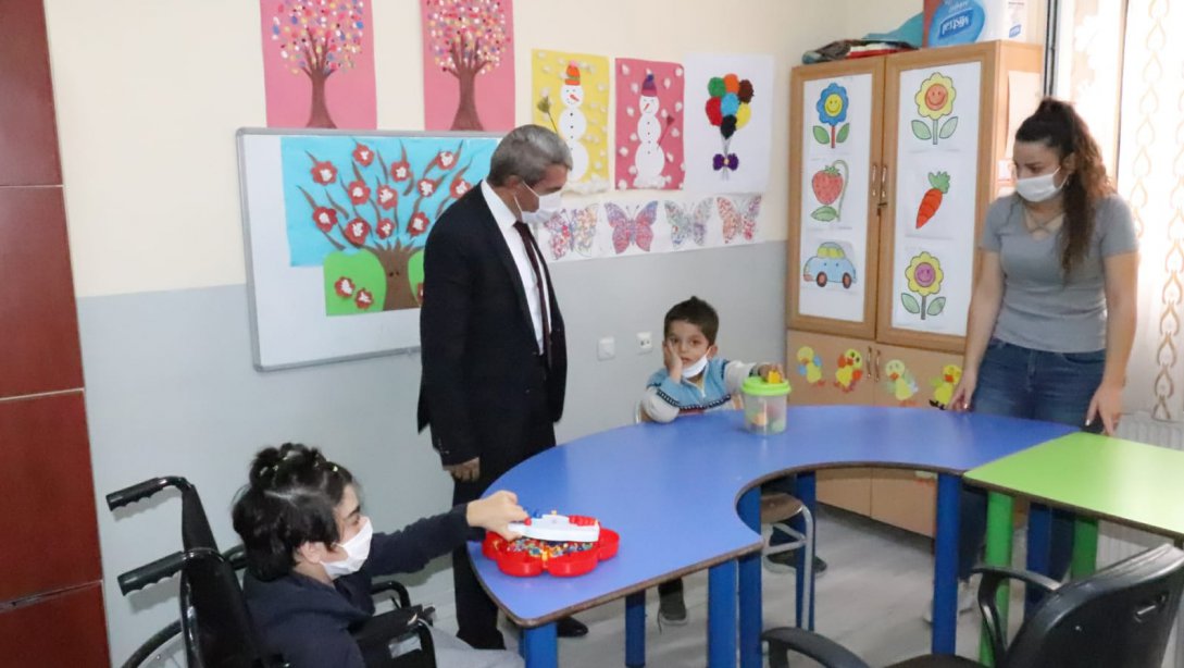  İL MEM SARI, Yüz Yüze Eğitimin İlk Gününde Özel Eğitim Okullarını Ziyaret Etti