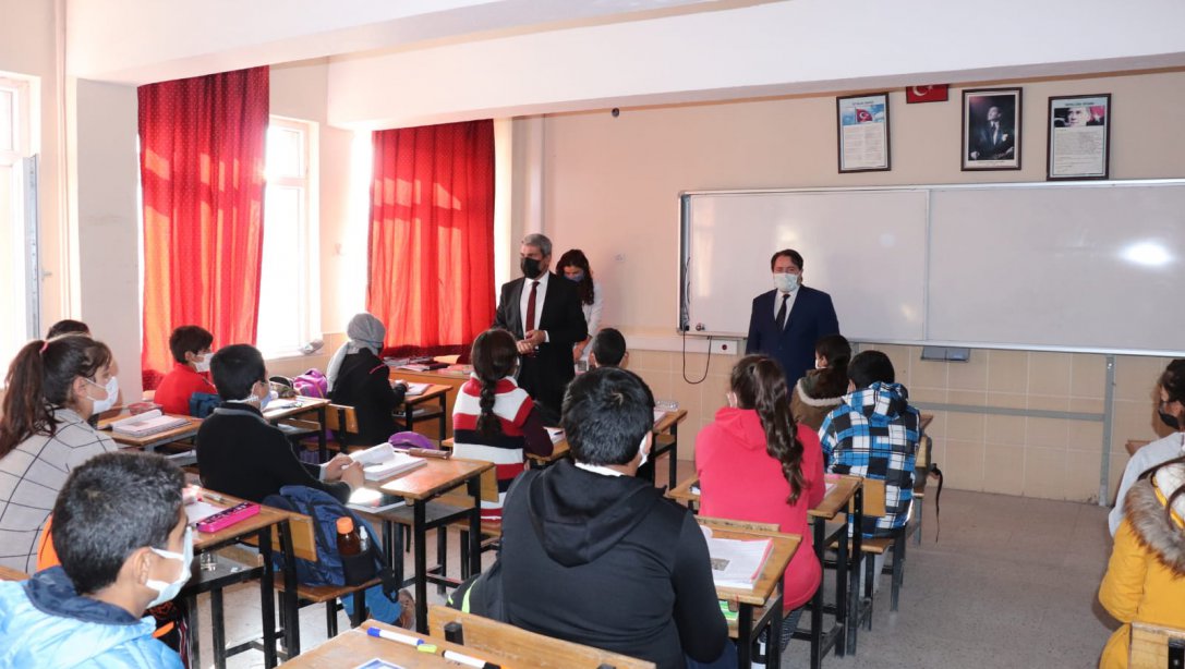 Sarı, Boğazkale'de Okullarımızı Ziyaret Etti