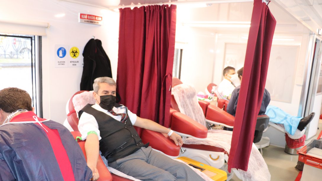 Eğitimcilerden Kan Bağışı Kampanyasına Destek