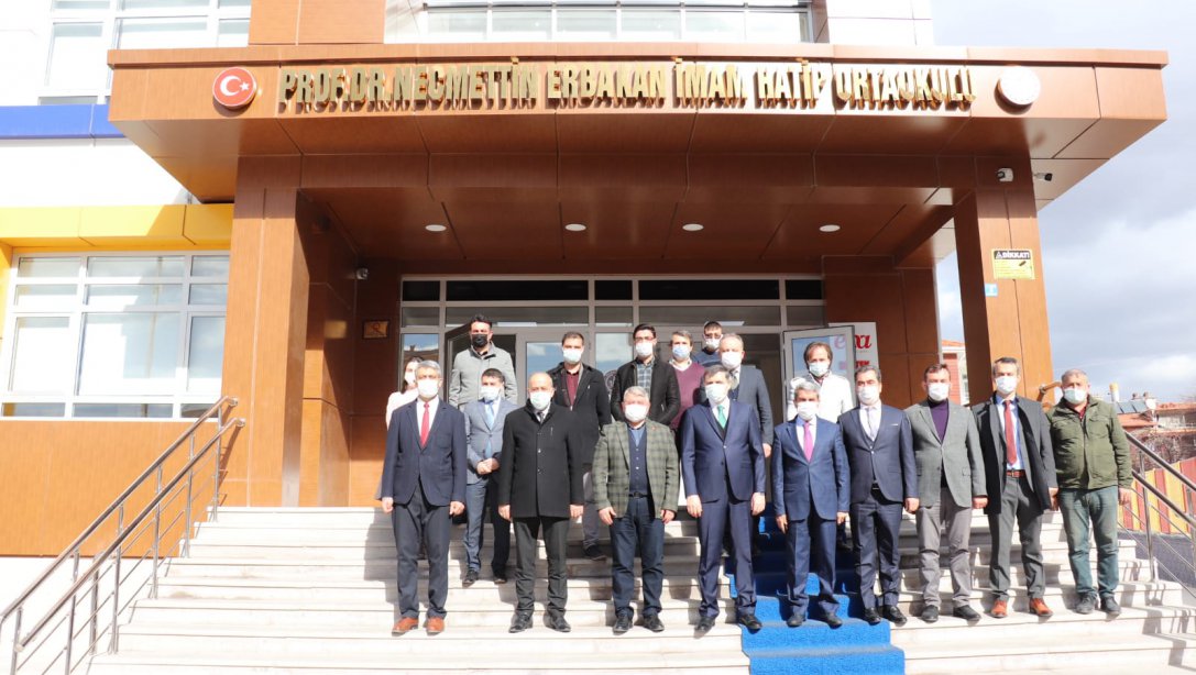 Valimiz ve Kurum Müdürleri Prof. Dr. Necmettin Erbakan İmam Hatip Ortaokulu'nu Ziyaret Ettiler