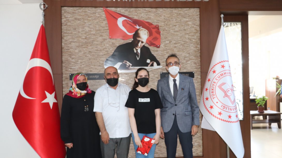 LGS Türkiye Birincisi Cumhuriyet Ortaokulu Öğrencimiz Aleyna YÜKSEL