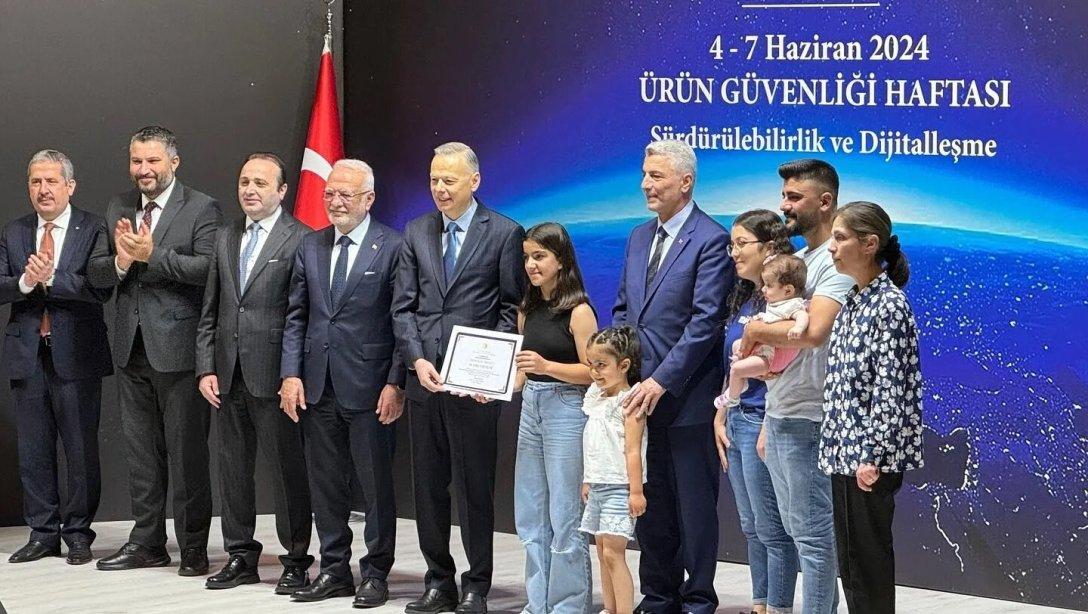 Güvenli Ürün-Güvenli Gelecek Temalı Resim Yarışmasında Öğrencimiz Türkiye İkincisi Oldu