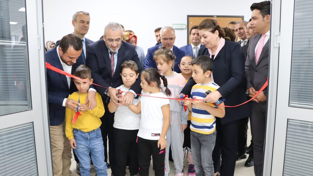 MÜSİAD Tarafından Velilere Dinlenme ve Kitap Okuma Odası